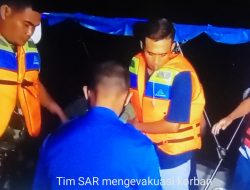 Perahu Terjebak Eceng Gondok, 23 Pelancong Terkatung-katung di Waduk Jatiluhur