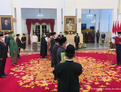 President Jokowi Inaugurates 17 New Ambassadors