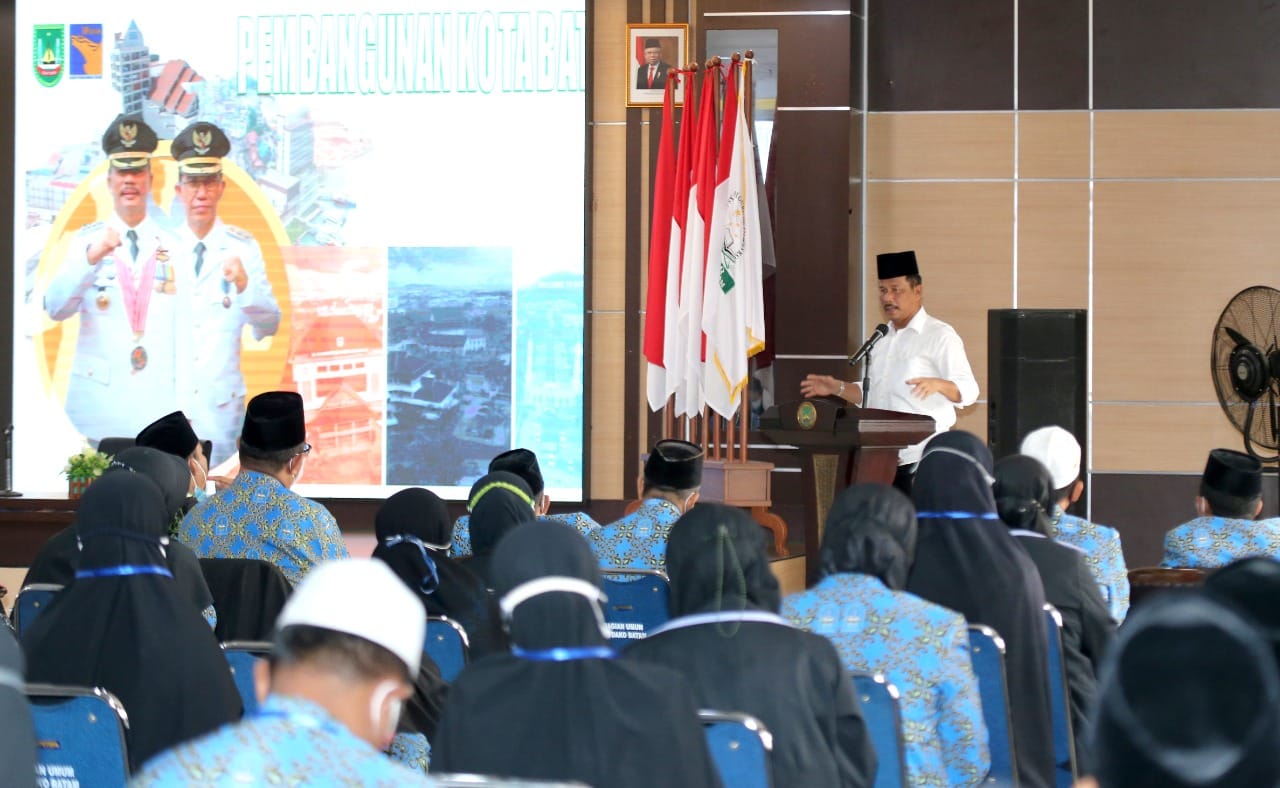 Wali Kota Batam, Muhammad Rudi, membuka rapat kerja (raker) Badan Musyawarah Guru Al-Qur’an (BMGQ) Kota Batam di Kantor Wali Kota Batam, Rabu (22/12/2021). (hms)