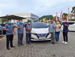 Dua Konsumen di Batam ini Jadi Konsumen Pertama di Kepri yang Miliki Mobil Listrik Canggih The All-New Nissan LEAF