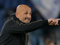 Luciano Spalletti Bungkam Kritik dengan Membawa Napoli Melesat ke Puncak Klasemen Liga Italia 2021-2022 : Okezone Bola