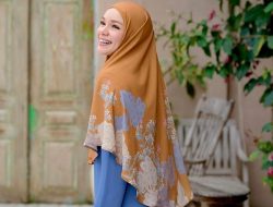10 Tahun Hijrah, Dewi Sandra Akui Masih Sulit Belajar Alquran : Okezone Celebrity