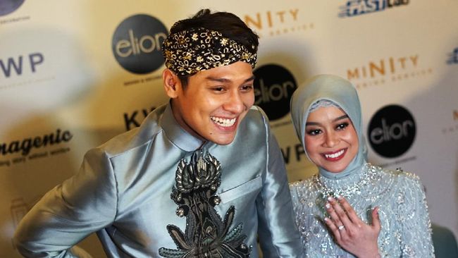 Pasangan artis muda Lesti Kejora dan Rizky Billar mengklaim berhasil menjual koin kripto miliknya dengan total penjualan setara Rp3,2 miliar.