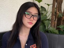 Anastasya Khosasih Pakai Cardigan Dua Kancing Dibuka, Netizen Teringat Film Spiderman : Okezone Lifestyle