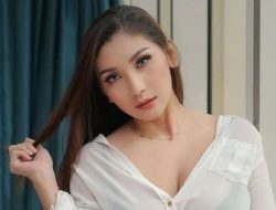 Bra Hitam Baby Margaretha Terpampang di Balik Kemeja Putih Transparan, Netizen: Limited Edition! : Okezone Lifestyle