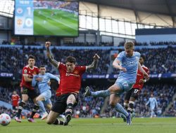 Brace De Bruyne Bawa Manchester City Unggul atas Manchester United di Babak Pertama : Okezone Bola