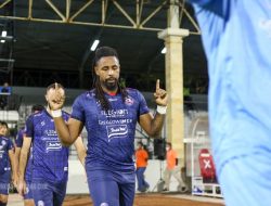 Jelang Laga Arema FC vs Persib Bandung, Robert Alberts Siapkan Taktik Redam Lini Serang Singo Edan : Okezone Bola