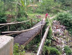Jembatan Rusak di Sukabumi Memakan Korban, Wanita Tewas Terjatuh dari Motor : Okezone News