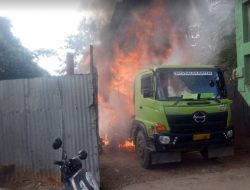 Lagi Diperbaiki, Truk Terbakar Menyambar Motor di Bengkel : Okezone News