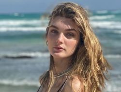 Outfit ke Pantai Nastya Abramova, Supermodel Cantik asal Ukraina yang Diakui Dunia : Okezone Lifestyle