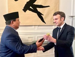 Usai Bertemu 4 Mata, Prabowo Hadiahkan Presiden Prancis Macron Keris Bali : Okezone Nasional