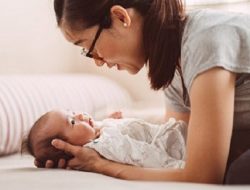 Bunda, Jangan Lupa Pijat Wajah Bayi Guna Stimulasi Kemampuan Bicara Anak : Okezone Lifestyle