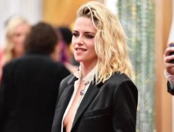 Pake Jas Hitam Tanpa Bra, Tampilan Kristen Stewart Masuk yang Terburuk di Oscar : Okezone Lifestyle
