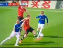 Viral Aksi Harry Maguire Beri Tahu Wasit Bahwa Nemanja Matic Handsball di Laga Everton vs Manchester United : Okezone Bola
