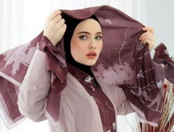 Biar Aman, Nyaman dan Tetap Menawan, Ini 5 Tips Hadapi Kerudung Kusut saat Traveling