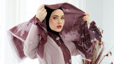 Biar Aman, Nyaman dan Tetap Menawan, Ini 5 Tips Hadapi Kerudung Kusut saat Traveling