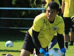 Profil Adi Satryo, Kiper Persik Kediri yang Dihujat karena Tinju Bola ke Gawangnya Sendiri