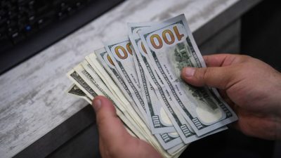 Kemarin di Atas Angin, Kini Dolar AS Tak Bernyali Menguat saat Poundsterling Perkasa