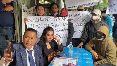 Heboh! Video Guru PPPK Bandar Lampung Hubungi Hotman Paris Karena Gaji Belu