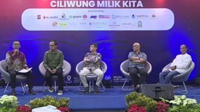 Survei: Botol Plastik Aqua Mendominasi Sampah Plastik di Ciliwung