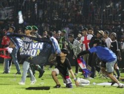 Tragedi Kanjuruhan, Panpel Jual Tiket Lebihi Kapasitas Stadion