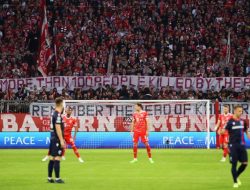 Fans Bayern Peringati Tragedi Kanjuruhan, Bentangkan Spanduk “Lebih 100 Orang Dibunuh Polisi”