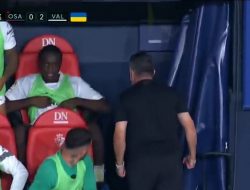 Gattuso Ngamuk ke Diakhaby Usai Dapat Kartu Kuning Kedua, Kotak Minuman Ikut Jadi Korban