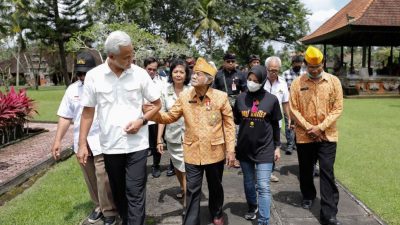 Kunker ke Bali, Gubernur Ganjar Ziarah ke Taman Pujaan Bangsa
