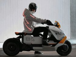 Ada Kendala Braket, Skuter Listrik BMW CE 04 di Eropa Akan Peroleh Perbaikan