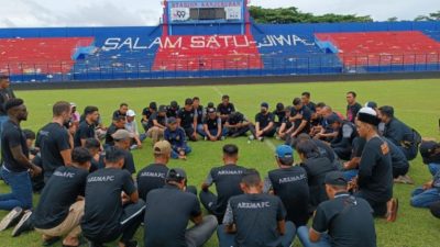 ‘Liga 1 Bersaing dengan Liga Dangdut’, Mengapa Pertandingan Sepak Bola Sebaiknya Digelar Sore, Bukan Malam Hari?