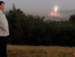 Momen Kim Jong Un Pantau Langsung Uji Coba Rudal Korea Utara