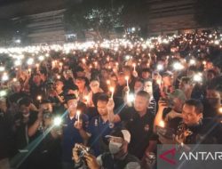 Ribuan Suporter Sepak Bola di Mandala Krida Doakan Korban Tragedi Kanjuruhan