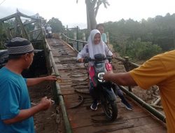 Jembatan Cimandur Putus, Warga Bayah Lebak Terisolasi