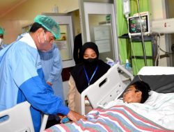 Jokowi Tengok Korban Tragedi Kanjuruhan di RSUD dr. Saiful Anwar Malang