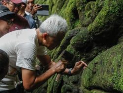 Berkunjung ke Bali, Ganjar Pranowo Menatah Batu Padas