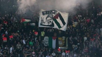 Jamu Klub Israel di Liga Champions, Suporter PSG Bentangkan Bendera Palestina