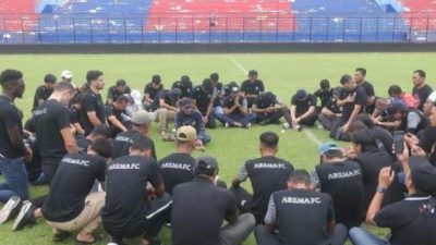 Resmi, Liga 1 2022 Ditunda hingga Waktu yang Belum Ditentukan