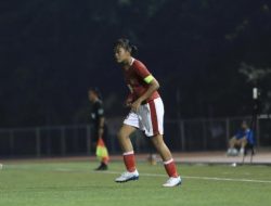 Detik-detik Pemain Timnas Putri Indonesia Cetak Gol dari Tengah Lapangan vs Singapura, Netizen: Masuk Puskas Award