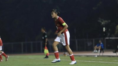 Detik-detik Pemain Timnas Putri Indonesia Cetak Gol dari Tengah Lapangan vs Singapura, Netizen: Masuk Puskas Award