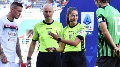 Momen Debut Maria Sole Ferrieri Caputi sebagai Wasit Perempuan Pertama yang Pimpin Laga di Serie A