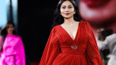 6 Potret Ariel Tatum Tampil di Paris Fashion Week, Cantiknya Kebangetan!