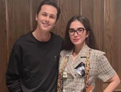 Style-nya Selalu Meresahkan, Gaya Ussy Sulistiawaty Pakai Tas Mungil Rp1,2 M Bikin Terpana