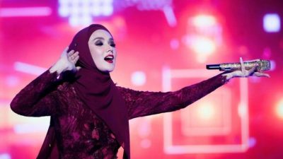 10 Potret Mulan Jameela Manggung, Penampilannya Selalu Jadi Sorotan