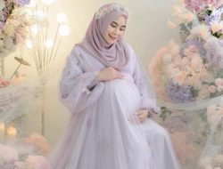 9 Maternity Shoot Anisa Rahma, Dipuji Secantik Ibu Peri Syar’i