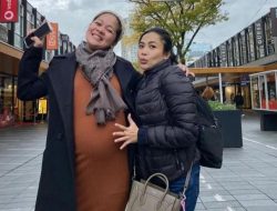 9 Potret Baby Bump Gracia Indri, Gemes Banget Maternity Shoot Bareng Suami