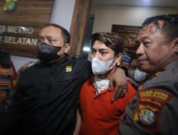 Rizky Billar Ditahan Pakai Baju Oranye, Netizen Sewot: Gucci atau Balenciaga?