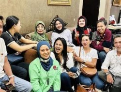 9 Momen Pemain Bajaj Bajuri Jenguk Nani Wijaya, Temu Kangen Sambil Nostalgia