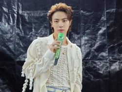 Jin BTS Pakai Baju Rp 20 Juta di Konser Yet To Come In Busan, Netizen Salfok Bulu Ketek