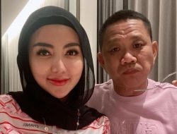 Istri Pengusaha Tajir, Bella Shofie Bagi-Bagi Uang 500 Dolar di Acara Gender Reveal