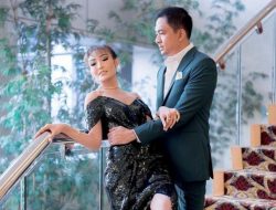 Ayu Dewi Mesra sama Regi Datau di Sofa, Tas Branded Nangkring di Belakang Bikin Ngiler: Seharga Rumah